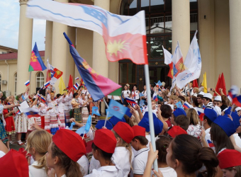 Центр "Здоровый Сочи" встретил флаг Всемирных хоровых игр